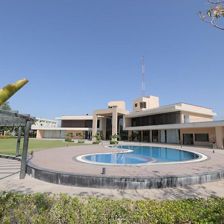 Hotel Club Heaven Palanpur Esterno foto