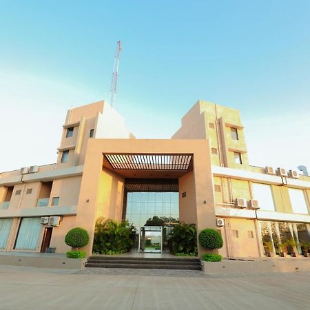 Hotel Club Heaven Palanpur Esterno foto