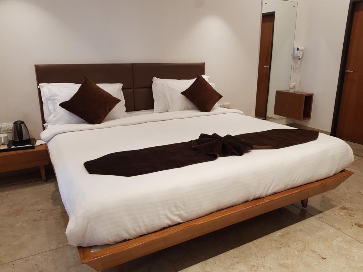 Hotel Club Heaven Palanpur Esterno foto