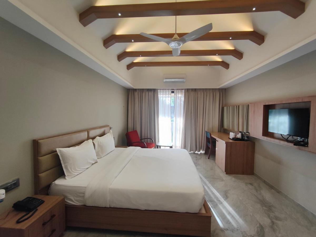 Hotel Club Heaven Palanpur Esterno foto