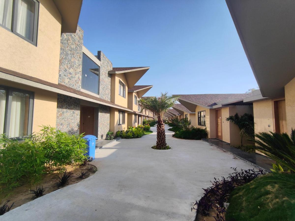 Hotel Club Heaven Palanpur Esterno foto