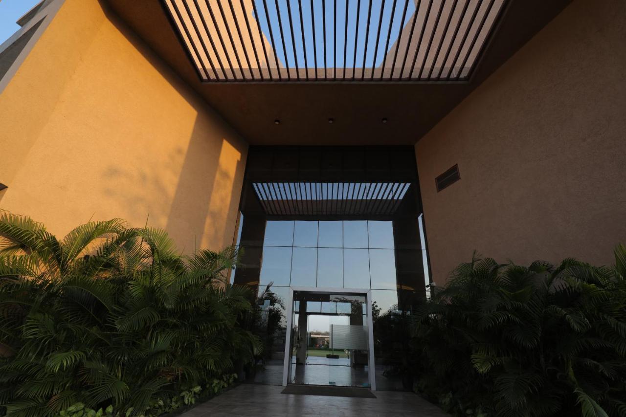 Hotel Club Heaven Palanpur Esterno foto