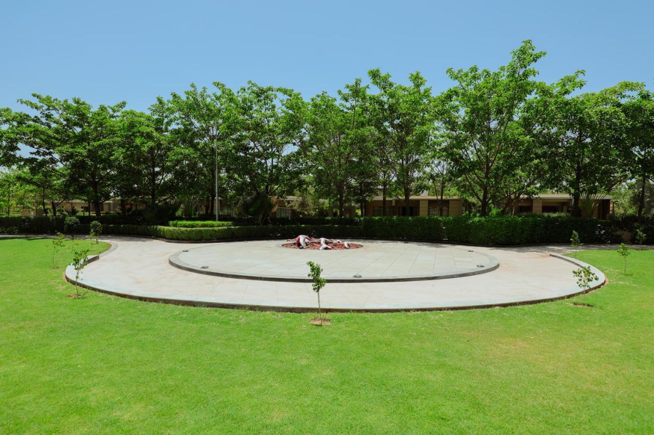 Hotel Club Heaven Palanpur Esterno foto