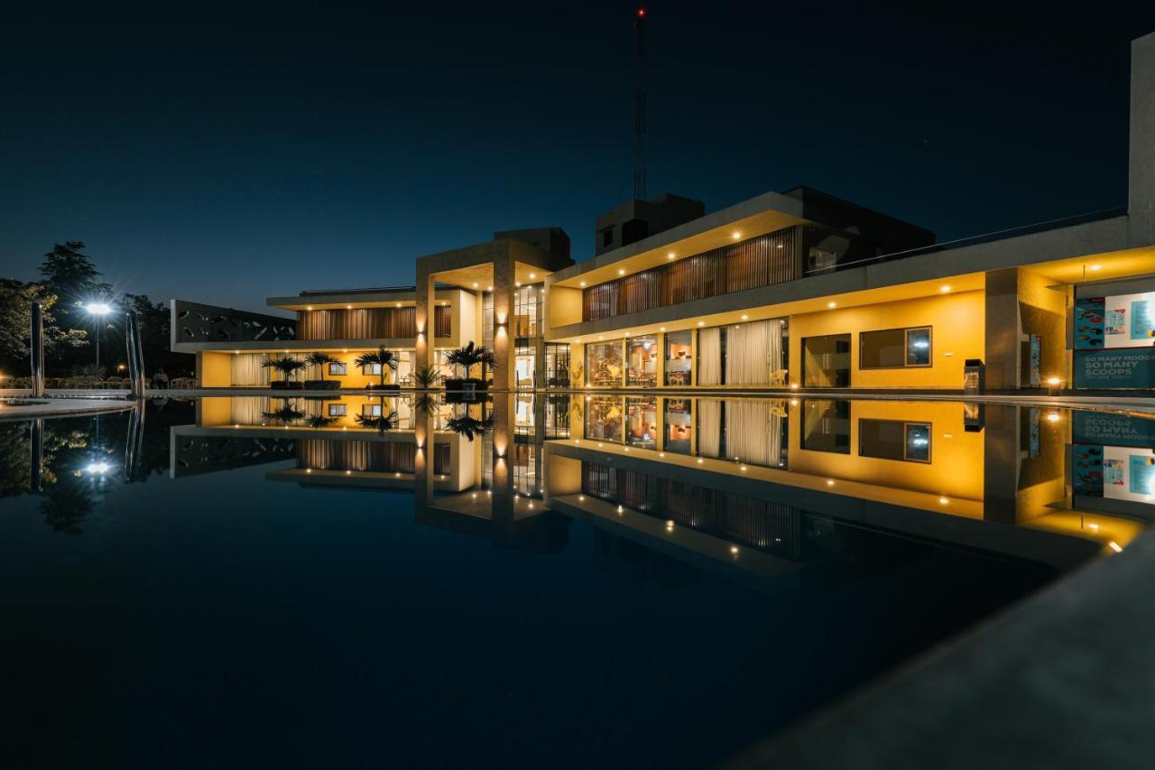Hotel Club Heaven Palanpur Esterno foto