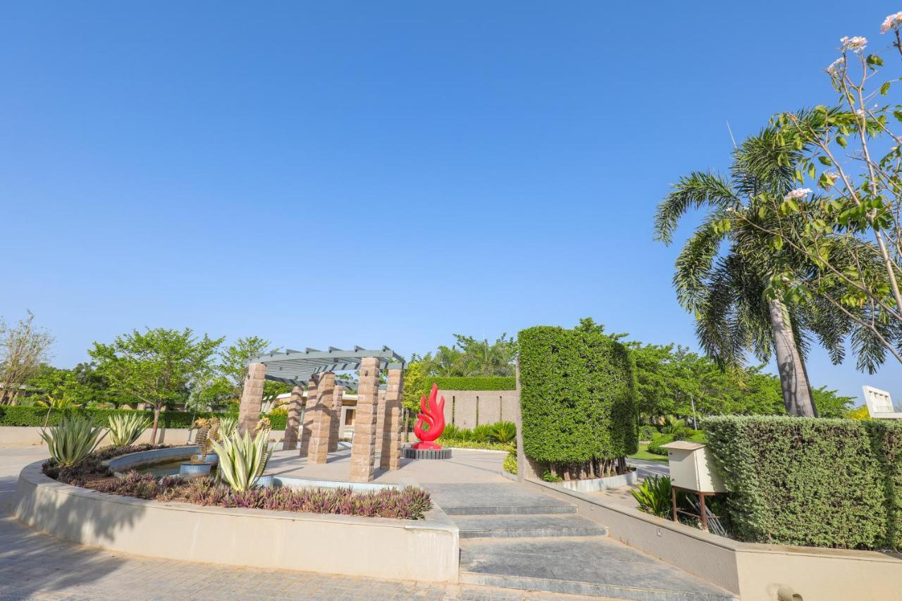 Hotel Club Heaven Palanpur Esterno foto