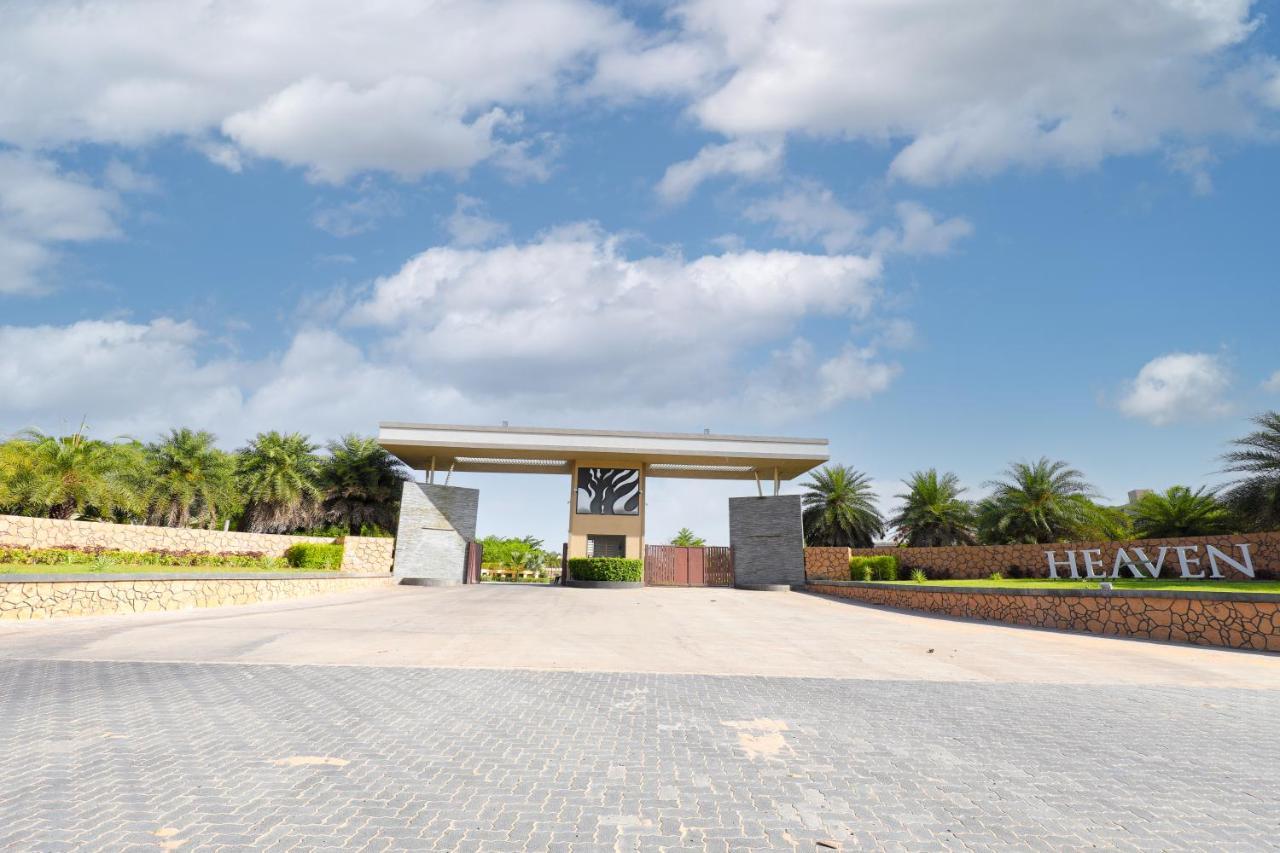 Hotel Club Heaven Palanpur Esterno foto