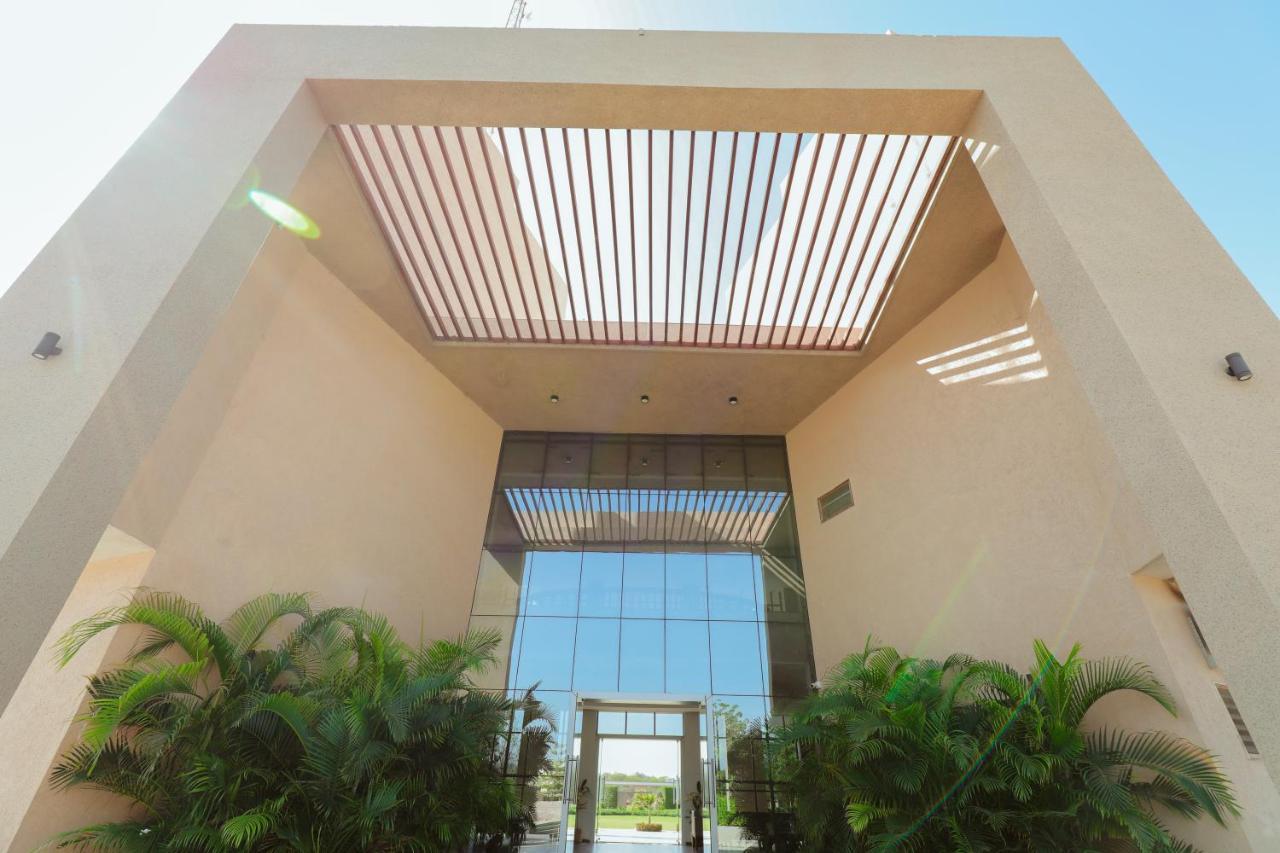 Hotel Club Heaven Palanpur Esterno foto